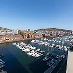 Just Stay Wales - Meridian Tower Marina & City View - 1 Bed Apartment