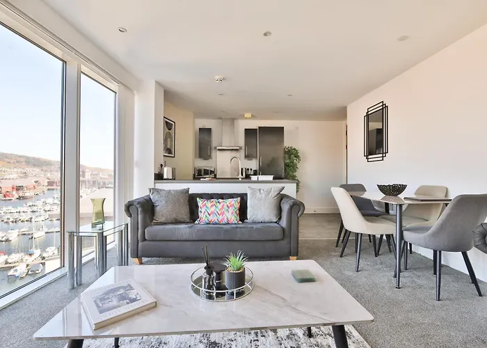 Just Stay Wales - Meridian Tower Marina & City View - 1 Bed Apartment