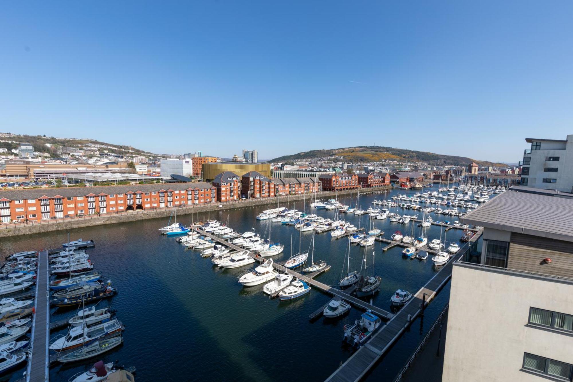 Just Wales - Meridian Tower Marina & View - 1 Bed Apartment Swansea
