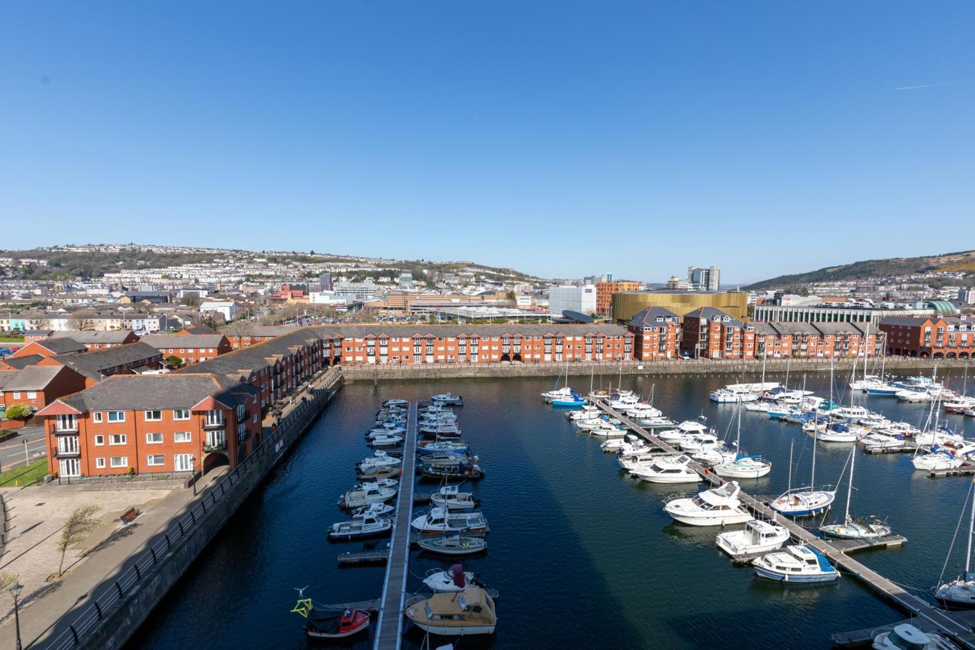Just Wales - Meridian Tower Marina & View - 1 Bed Apartment Swansea