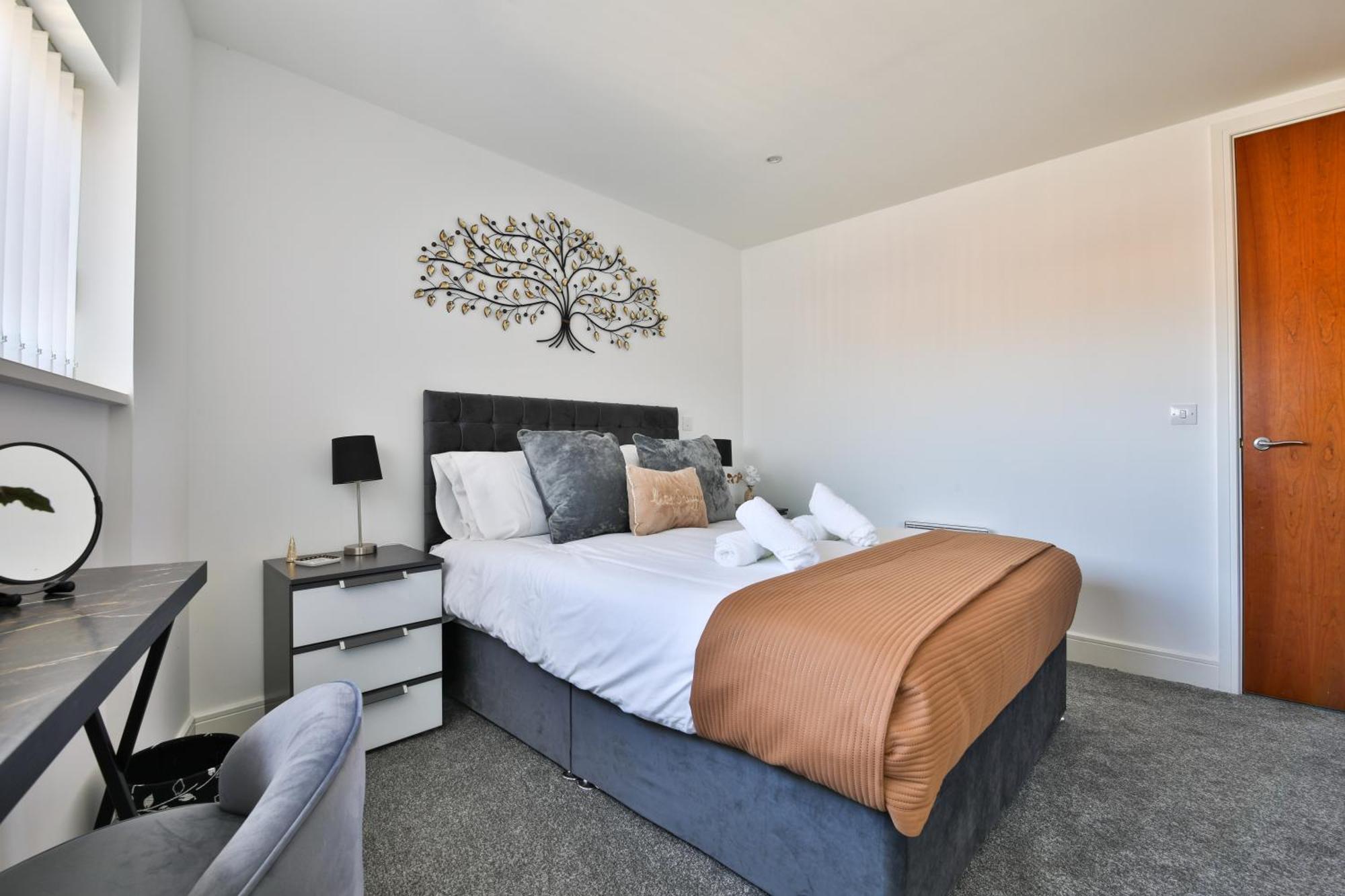 Apartment Just Wales - Meridian Tower Marina & View - 1 Bed