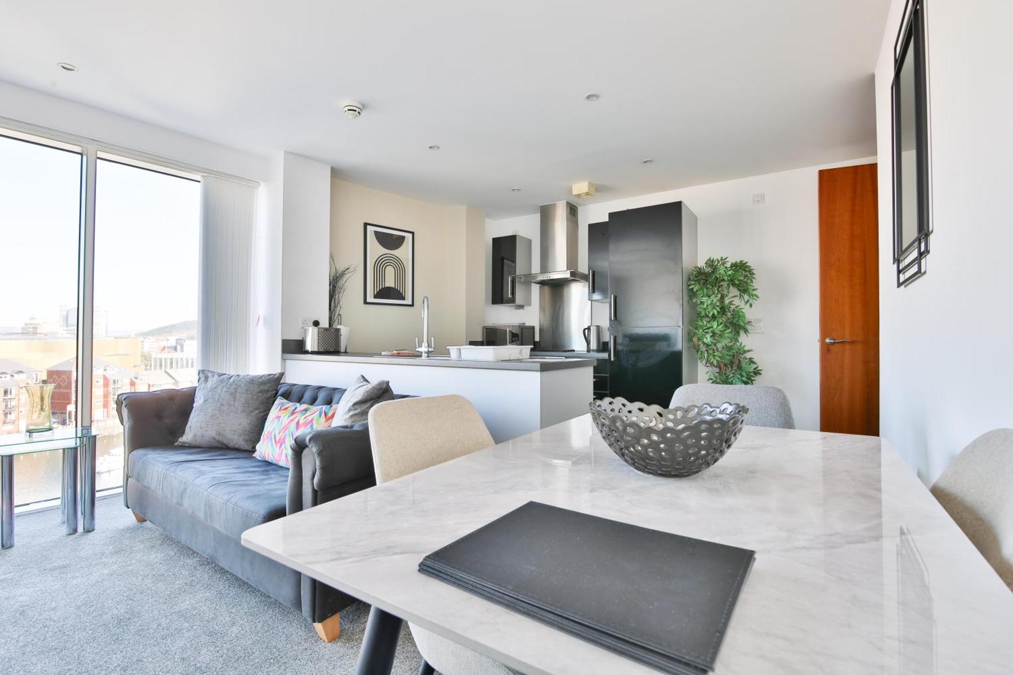 Just Wales - Meridian Tower Marina & View - 1 Bed Apartment *