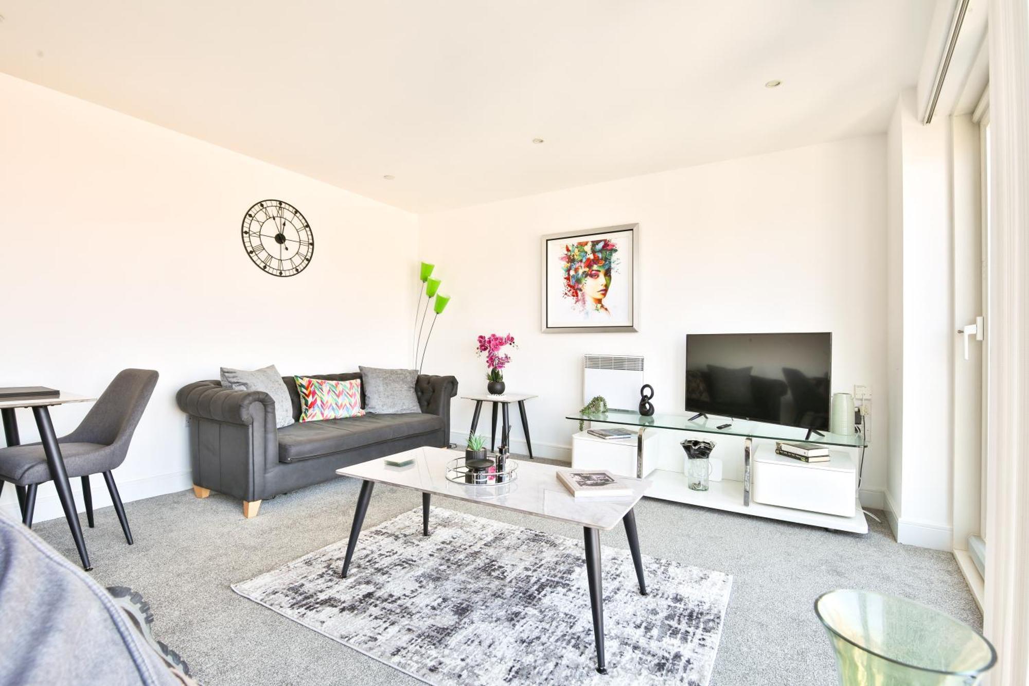 Apartment Just Wales - Meridian Tower Marina & View - 1 Bed