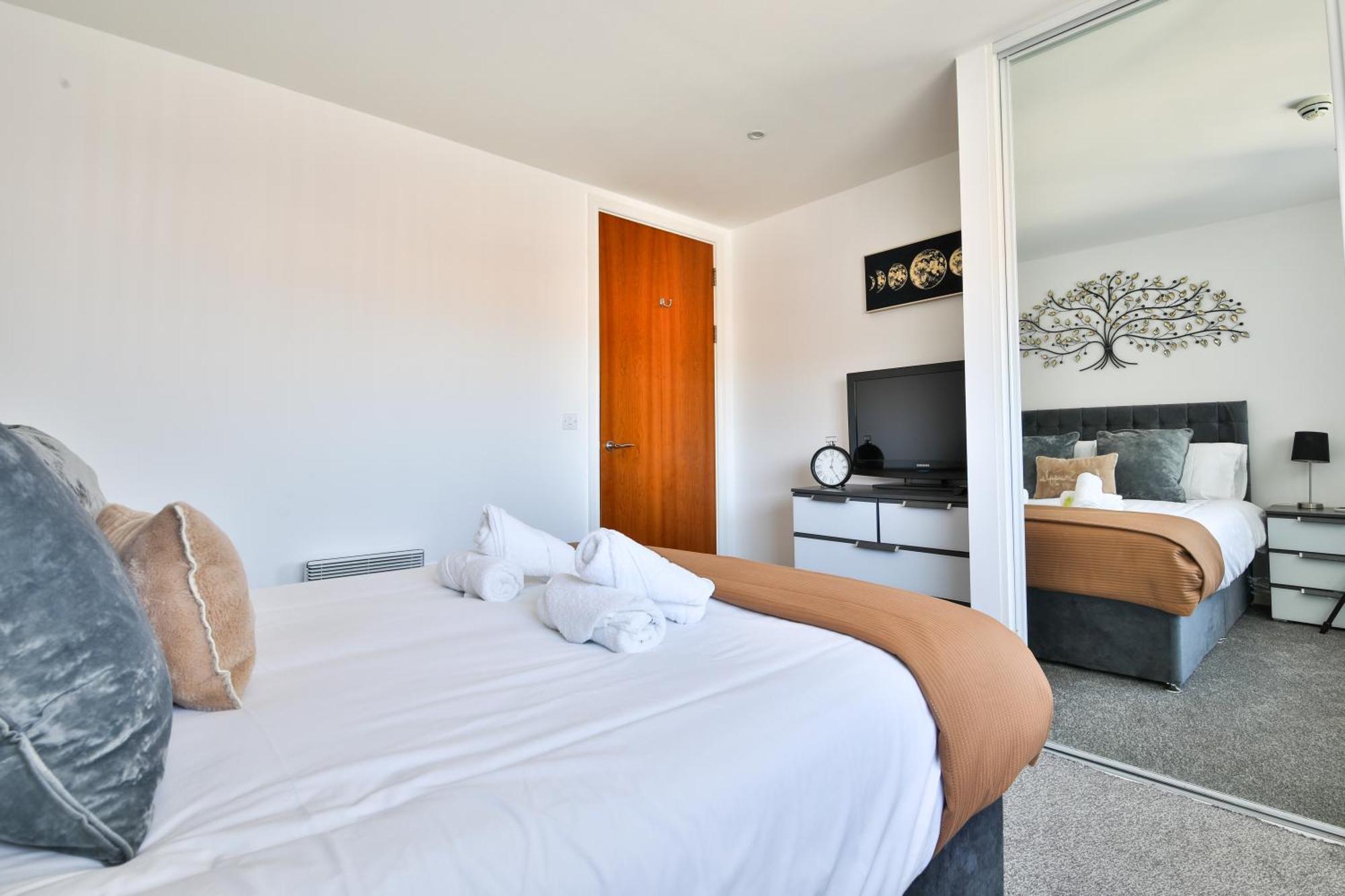 Just Wales - Meridian Tower Marina & View - 1 Bed Apartment Swansea