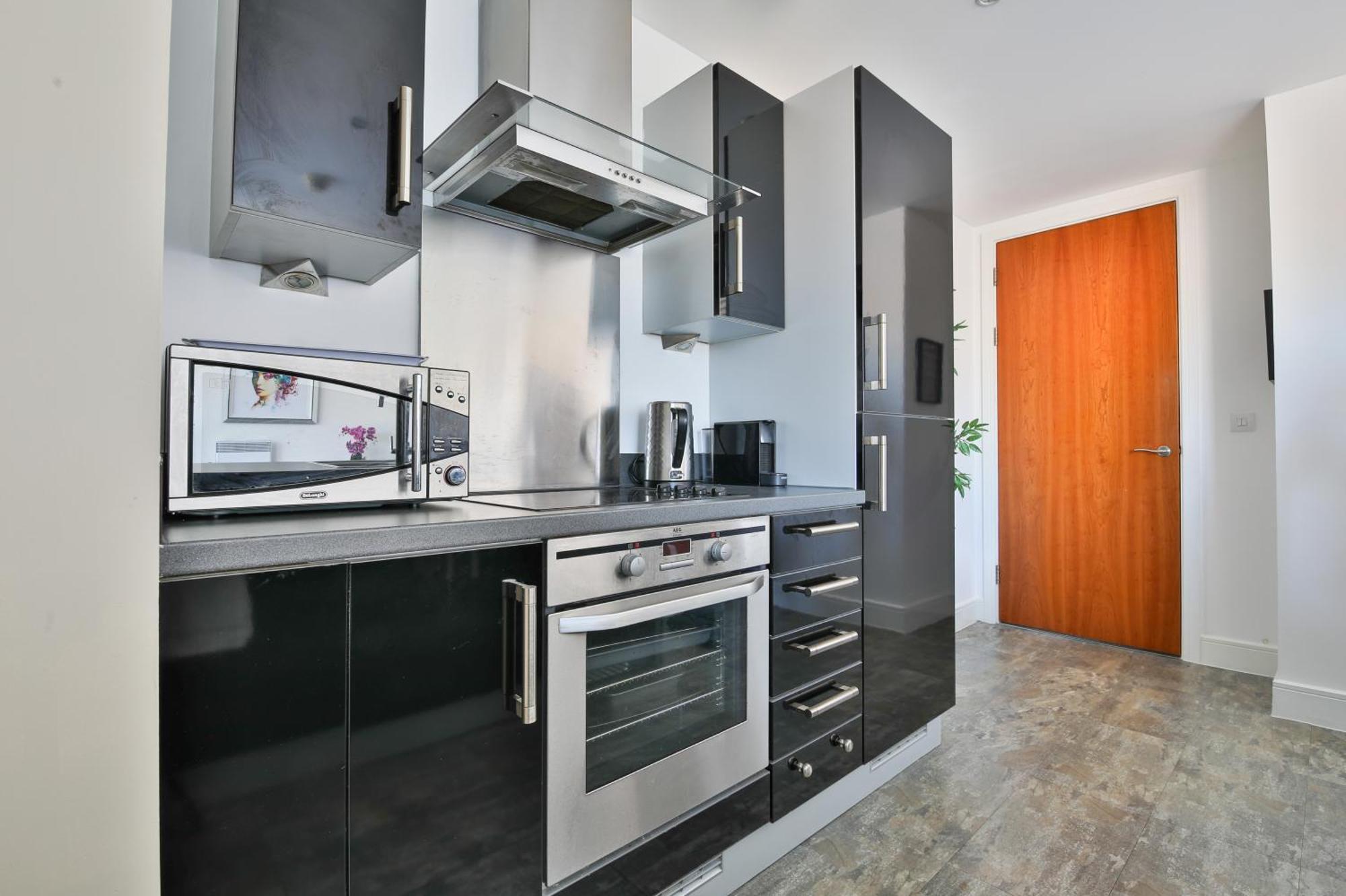 Just Wales - Meridian Tower Marina & View - 1 Bed Apartment