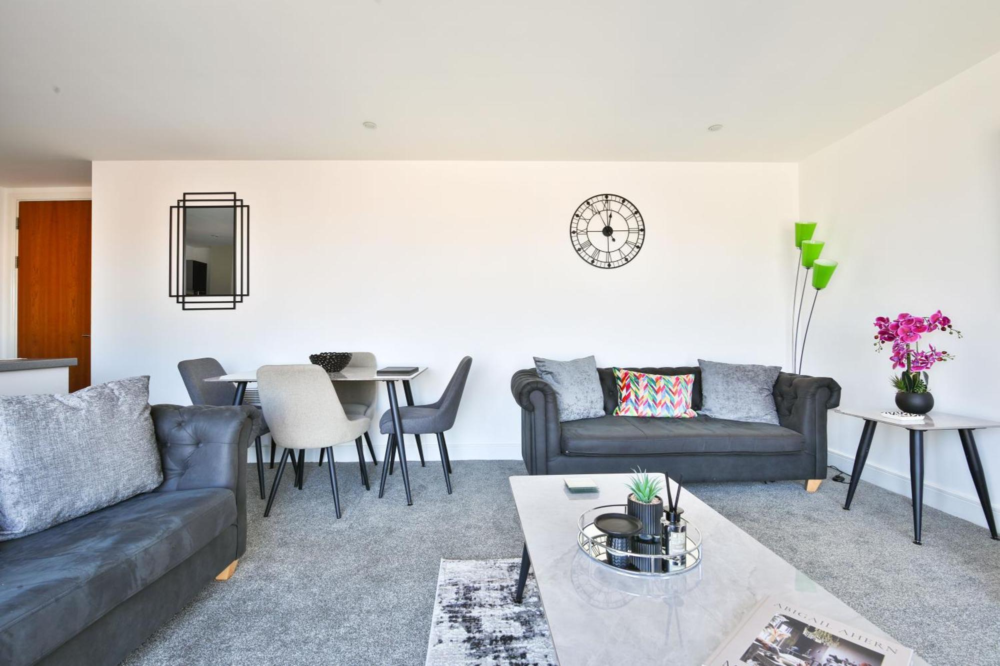 Just Wales - Meridian Tower Marina & View - 1 Bed Apartment Swansea