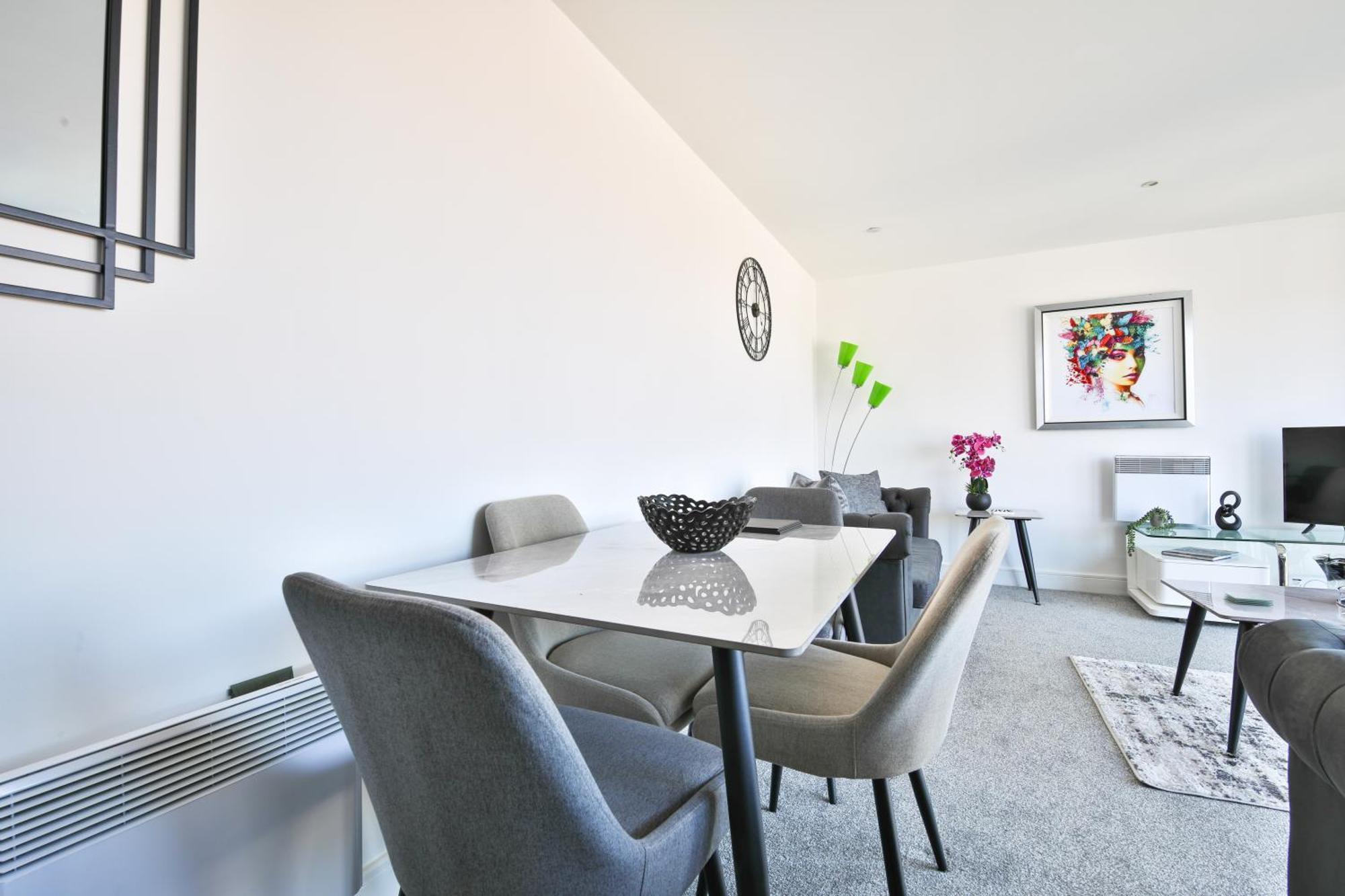 Just Wales - Meridian Tower Marina & View - 1 Bed Apartment Swansea