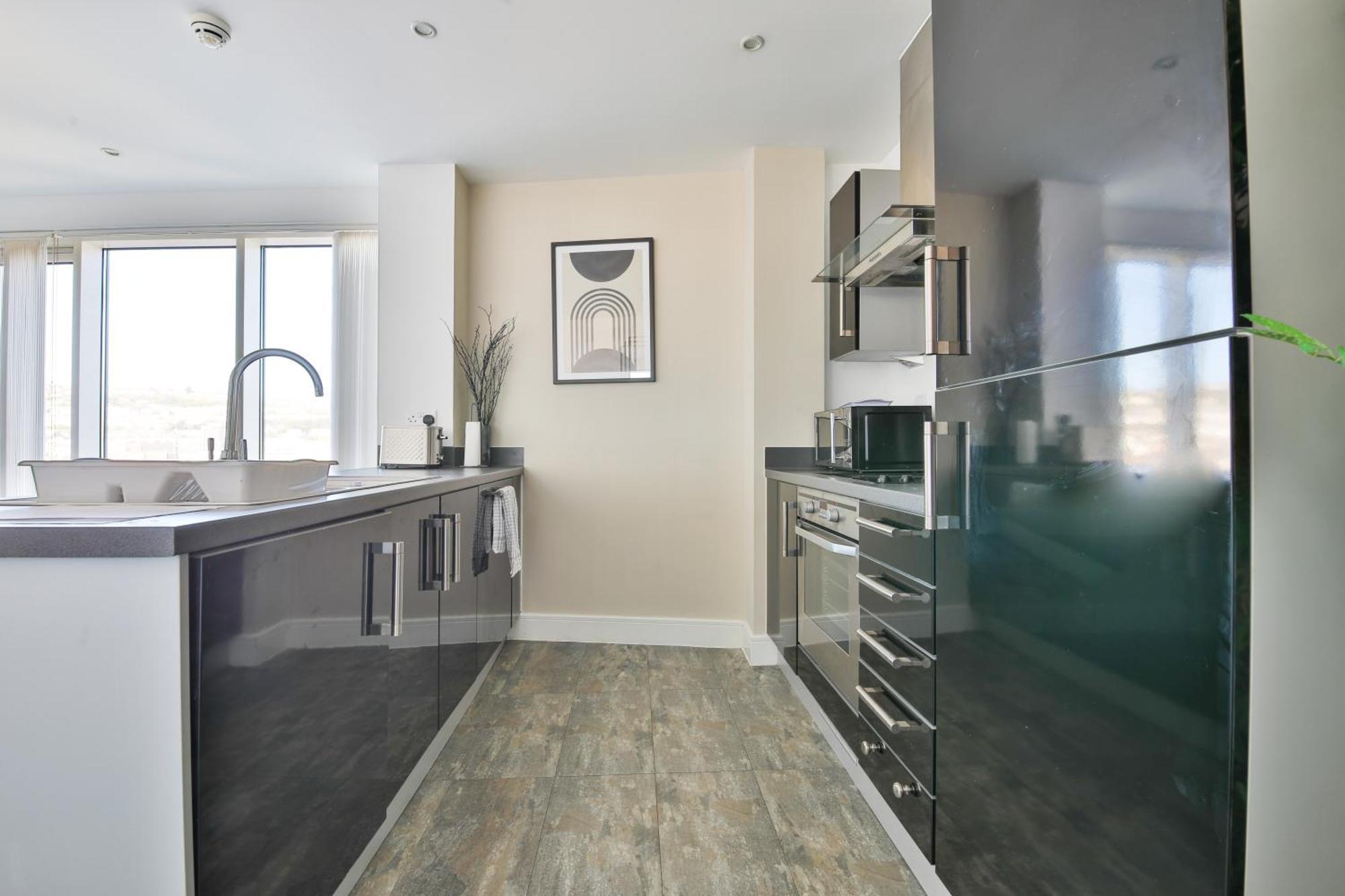 Just Wales - Meridian Tower Marina & View - 1 Bed Apartment *